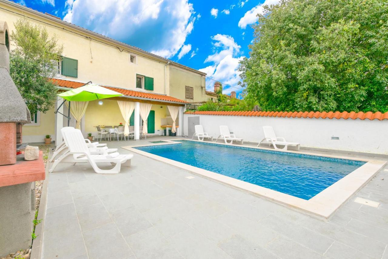 Holiday Home Olga With Pool &Pet Friendly Pula Exterior foto